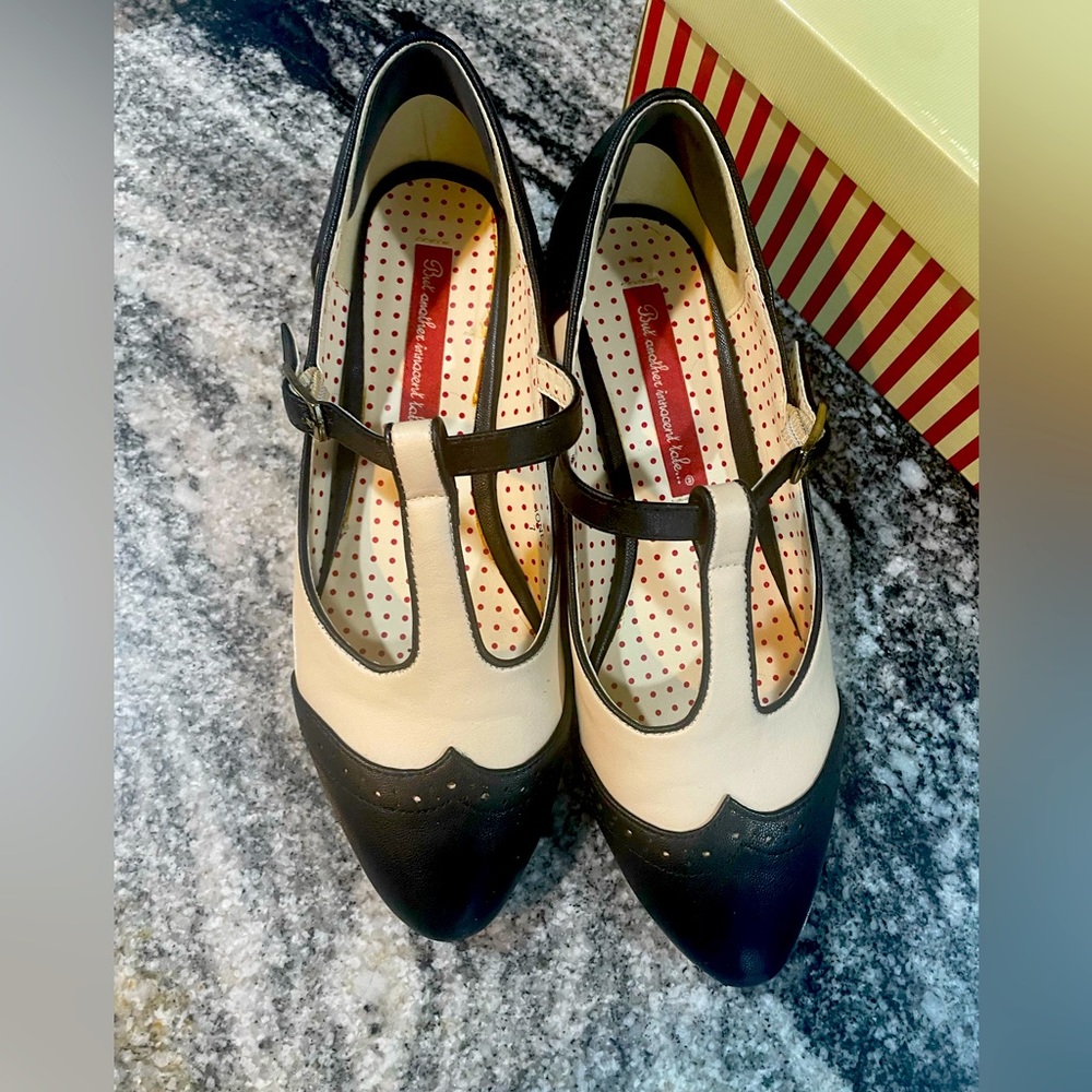 B.A.I.T. Vintage style shoes. Black and cream. Size 7